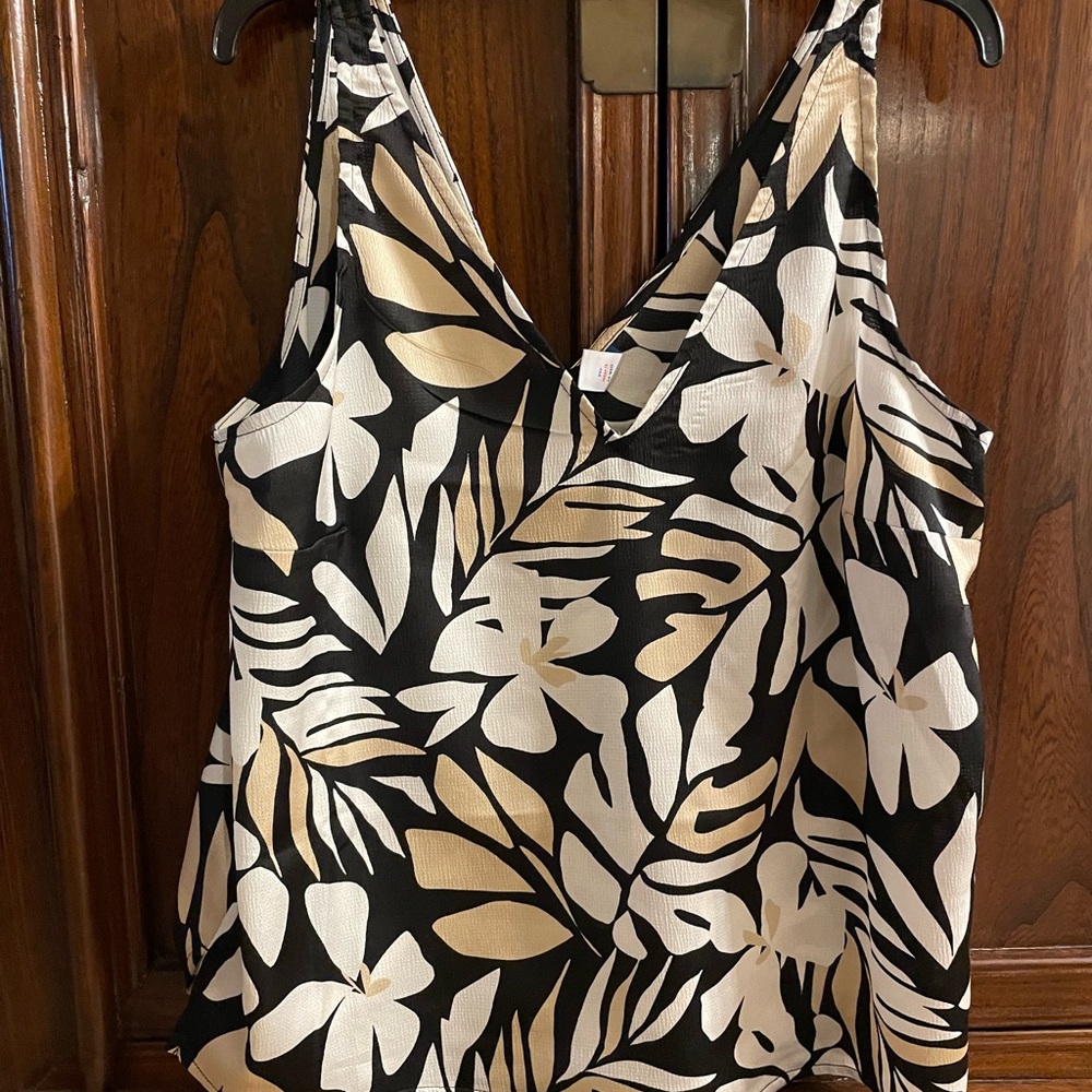 Women’s black and white polyester medium Old Navy tank top